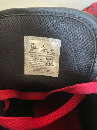 Jordan 1 Mid Negro Rojo Blanco