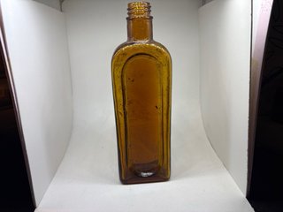 Antiche bottiglie in vetro ambra