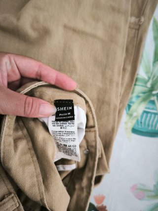 Pantalón Shein caqui Talla M PETITE