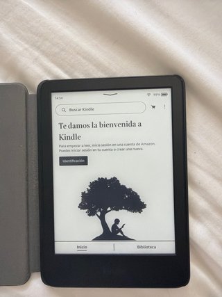Amazon Kindle con funda gris