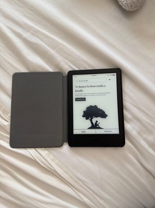 Amazon Kindle con funda gris