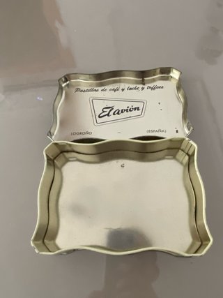 Caja metálica antigua El Avión