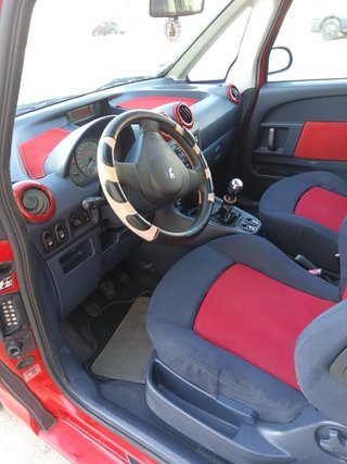 Peugeot 1007 rojo