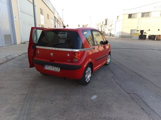 Peugeot 1007 rojo