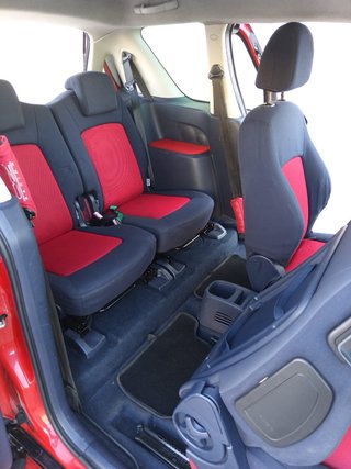 Peugeot 1007 rojo