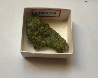 mineral epidota