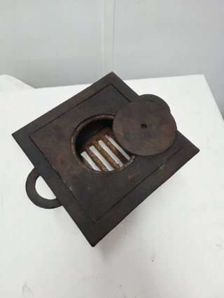Antigua cocina de hierro portátil
