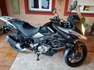 Moto Suzuki V-Strom 650 Negra