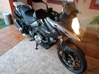 Moto Suzuki V-Strom 650 Negra
