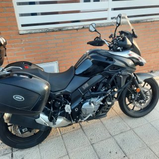 Moto Suzuki V-Strom 650 Negra