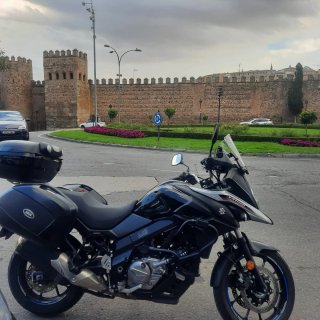 Moto Suzuki V-Strom 650 Negra