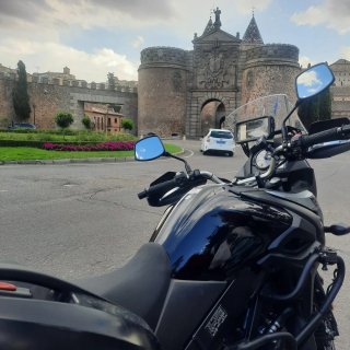 Moto Suzuki V-Strom 650 Negra