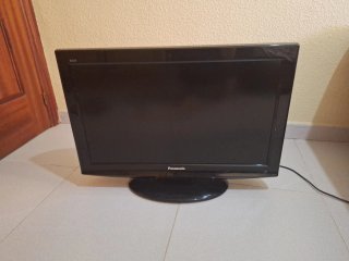Televisor 32" Panasonic Negro NO ES SMART TV