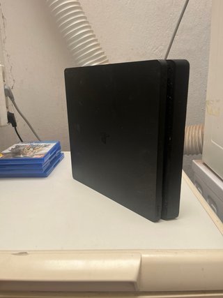 PS4 Slim Negra con Mando