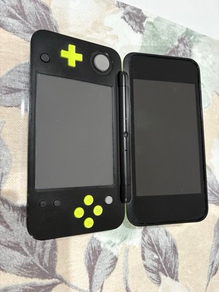 Nintendo 2DS XL Nero/Verde + 3 Giochi