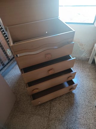 Cambiador de bebé de madera