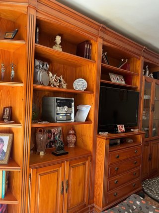 Mueble de salón madera y cristal
