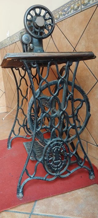 Máquina de coser Singer con pedal(treadle)