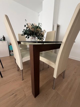 Mesa Comedor Cristal + 6 Sillas Piel Beige