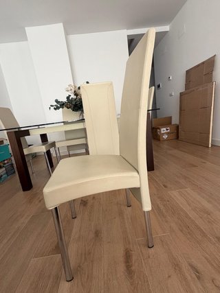 Mesa Comedor Cristal + 6 Sillas Piel Beige