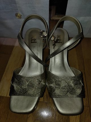 Sandalias XTI doradas tacón plataforma