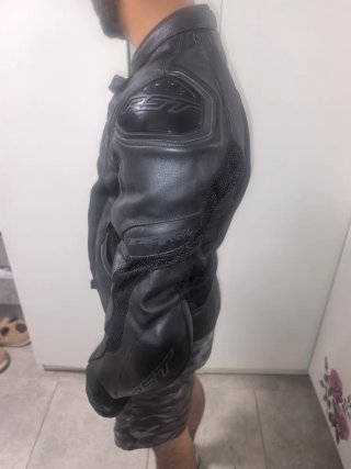 Chaqueta de cuero moto RST Negra