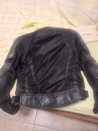 Chaqueta de cuero moto RST Negra