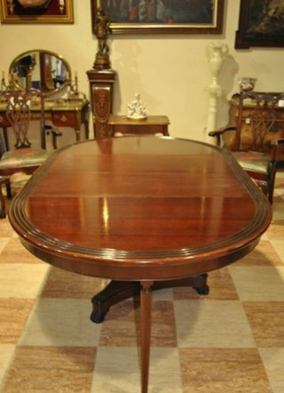 Mesa de comedor de madera