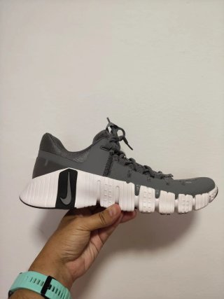 T47 Nike Free Metcon 5 grises