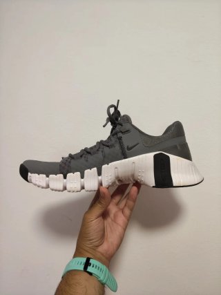 T47 Nike Free Metcon 5 grises