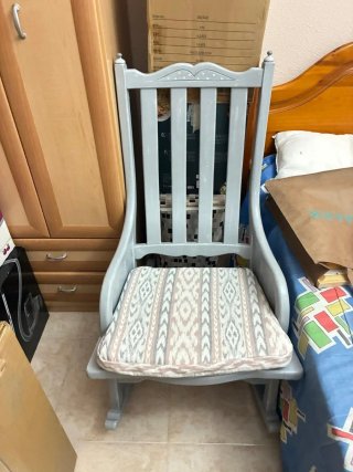 Mecedora madera restaurada con cojín