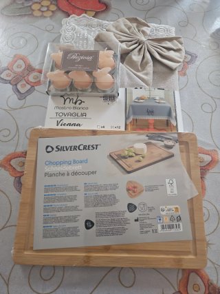 Tovaglia, Tagliere e Set Candeline