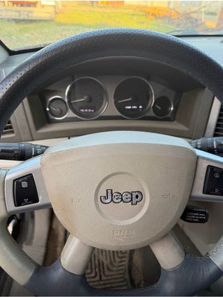 Jeep Grand Cherokee con motor roto