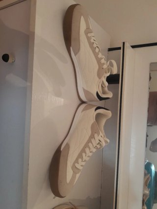 Botines beige y blancos