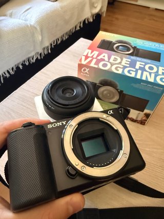 Sony ZV-E10 + Objetivo Sigma 30mm F2.8 DN
