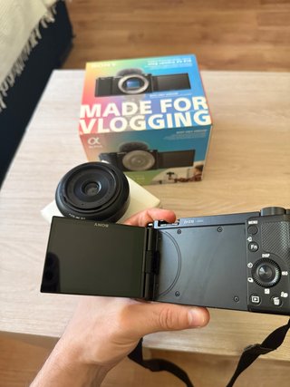 Sony ZV-E10 + Objetivo Sigma 30mm F2.8 DN