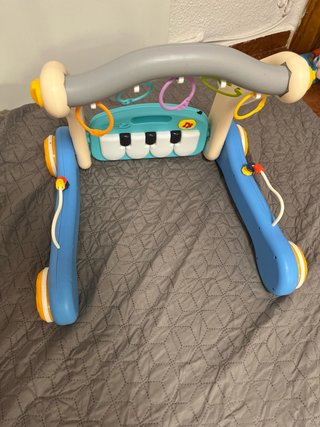 Andador para bebé con piano y juguetes