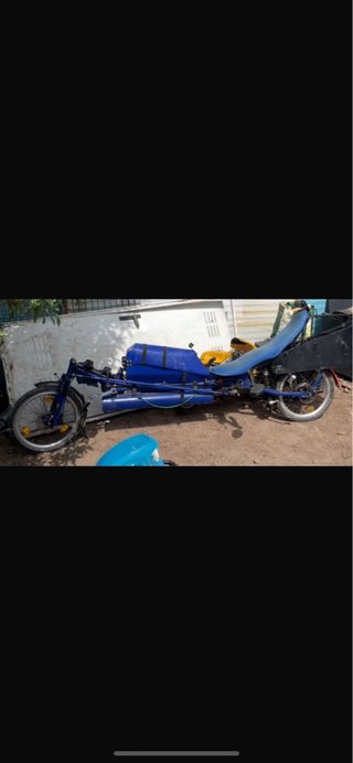 Bicicleta reclinada azul