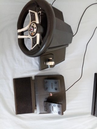 Volante y pedales gaming