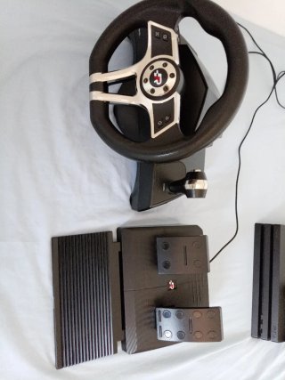 Volante y pedales gaming