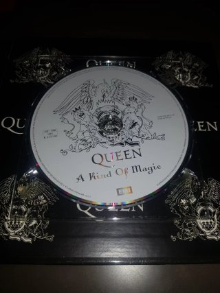 CD - Queen A Kind Of Magic + LIBRO E.T. DVDs