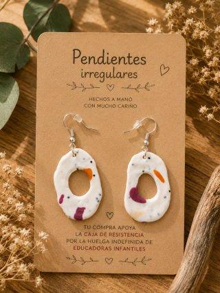 Pendientes solidarios artesanales
