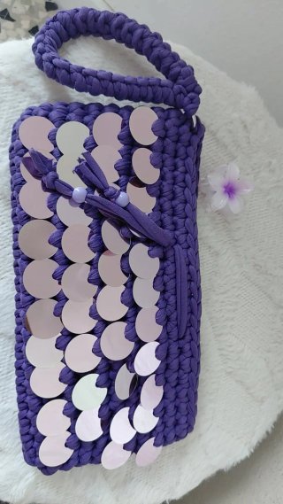 Pochette viola con paillettes