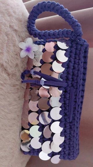 Pochette viola con paillettes