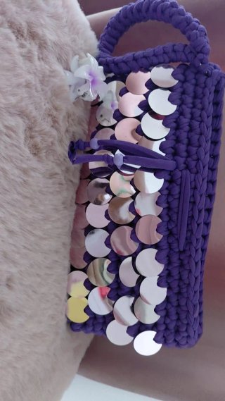 Pochette viola con paillettes