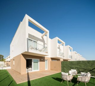 Compro chalet de 4 habitaciones en  marchamalo