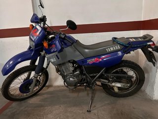 Yamaha XT 600 e Azul