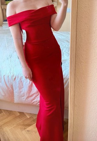 Vestido rojo fiesta con abertura