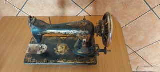 Máquina de coser antigua Fortuna