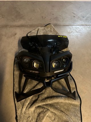 Faro Yamaha MT-09